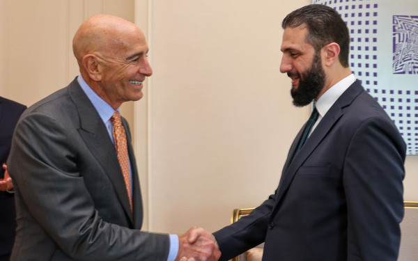 Ο απεσταλμένος του Τραμπ για τη Συρία επαινεί τον «πρώην» τζιχαντιστή πρόεδρο της χώρας