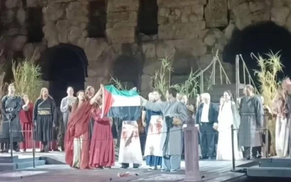 Χορεύτριες σήκωσαν σημαία της Παλαιστίνης μέσα στο Ηρώδειο - Δείτε βίντεο