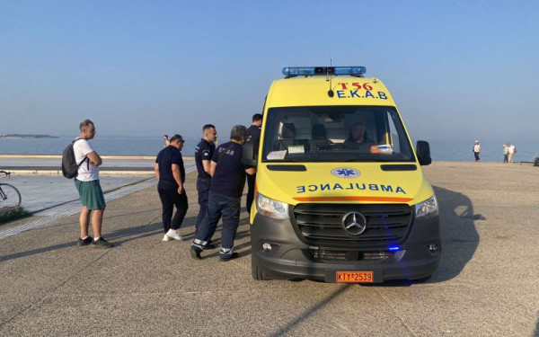 Θεσσαλονίκη: Μετωπική σύγκρουση ποδηλάτου με μοτοποδήλατο - Στο νοσοκομείο ο ένας αναβάτης (βίντεο)