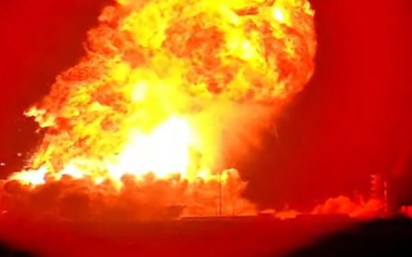 ΗΠΑ: Γιγάντιος πύραυλος της εταιρείας SpaceX του Ίλον Μασκ εξερράγη (βίντεο)