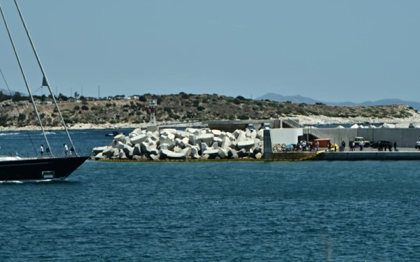 Συνελήφθη ο πιλότος του ελικοπτέρου που έπεσε στη θάλασσα στη Βουλιαγμένη