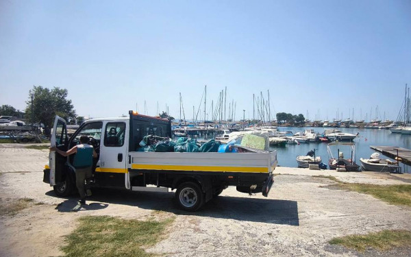 Καλαμαριά: «Τρέχει» ο καθαρισμός ολόκληρης της ακτογραμμής μέσα σε μία ημέρα