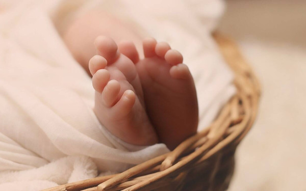 Αθήνα: Βρέφος 30 ημερών εντοπίστηκε μόνο του μέσα σε καρότσι σούπερ μάρκετ στην Ακρόπολη - Το παιδί νοσηλεύεται στο Παίδων, η μητέρα κρατείται (βίντεο)