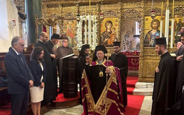 Στον ναό Αγίας Τριάδος στη Θεολογική Σχολή της Χάλκης ο Τ. Θεοδωρικάκος (βίντεο)