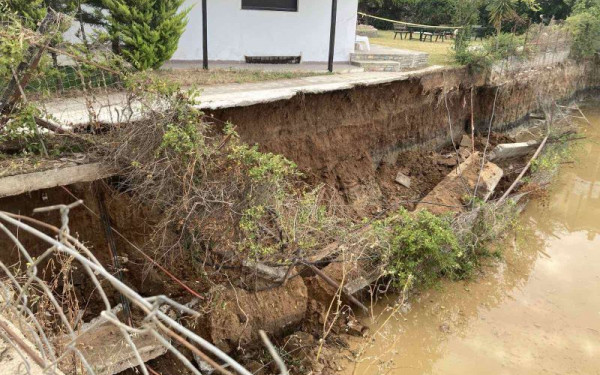 Ξεσπά ο δήμαρχος Σιθωνίας για το σκάμμα της Νικήτης: «Είναι πρωτοφανές, καμία υπηρεσία δεν επεμβαίνει»