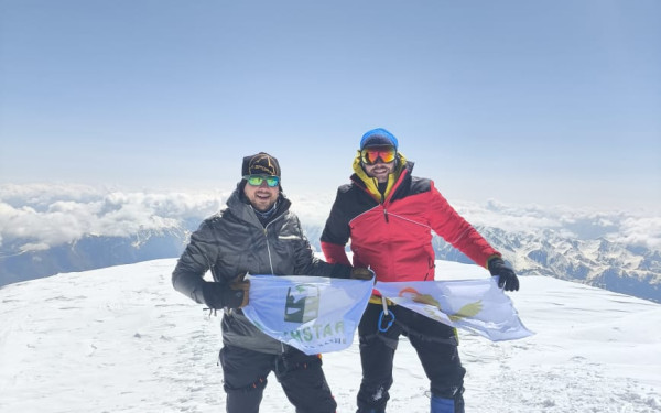 Οι Θεσσαλονικείς που ανέβηκαν στα 5.047 μέτρα για να τιμήσουν τους ήρωες που παλεύουν με τον καρκίνο (βίντεο)