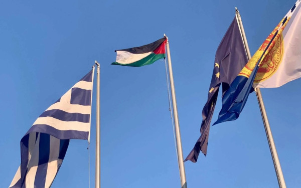 Δημαρχείο Θεσσαλονίκης: Προσαγωγές μελών της «Πόλης Ανάποδα» μετά από συμβολική ενέργεια υπέρ της Παλαιστίνης