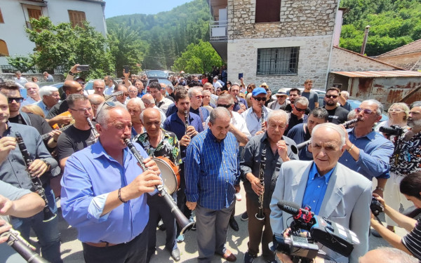 Ιωάννινα: Το τελευταίο αντίο στον Πετρολούκα Χαλκιά Ιωάννινα: Το τελευταίο αντίο στον Πετρολούκα Χαλκιά
