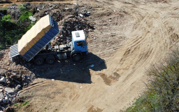 Θεσσαλονίκη: Χειροπέδες σε πατέρα και γιο για εκτεταμένη ρύπανση στην Επανομή