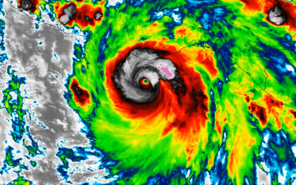 Ο τυφώνας «Έρικ» απειλεί το Μεξικό - Κρίνεται εξαιρετικά επικίνδυνος (βίντεο)