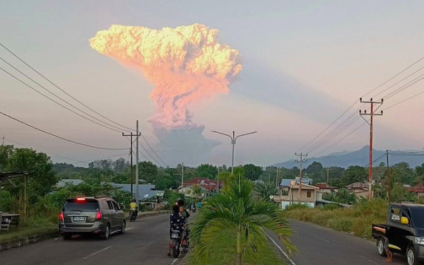 Ινδονησία: Πολλές πτήσεις προς το Μπαλί ακυρώθηκαν έπειτα από έκρηξη ηφαιστείου (βίντεο)