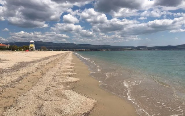 Χαλκιδική: Σωτήρια επέμβαση αστυνομικών εκτός υπηρεσίας - Έσωσαν δύο άνδρες και έναν 13χρονο από τα κύματα