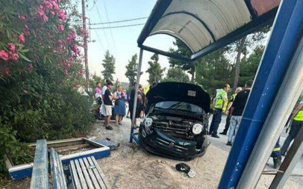 Χαλκιδική: Μεθυσμένος και χωρίς δίπλωμα ο 19χρονος που έπεσε με το αυτοκίνητο σε στάση λεωφορείου (βίντεο)