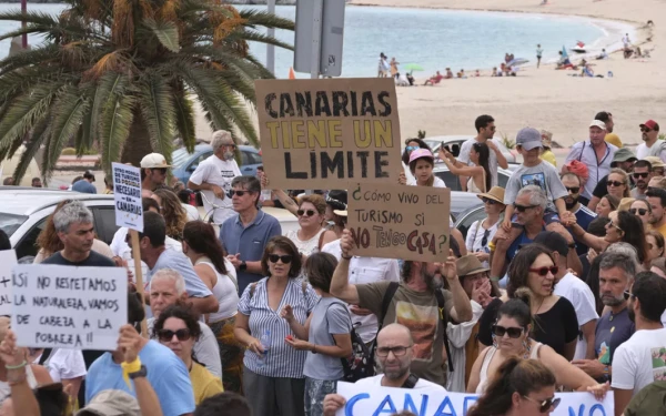 «Οι διακοπές σας, το βάσανό μου»: Χιλιάδες κάτοικοι από τη νότια Ευρώπη ξανά στους δρόμους κατά του υπερτουρισμού