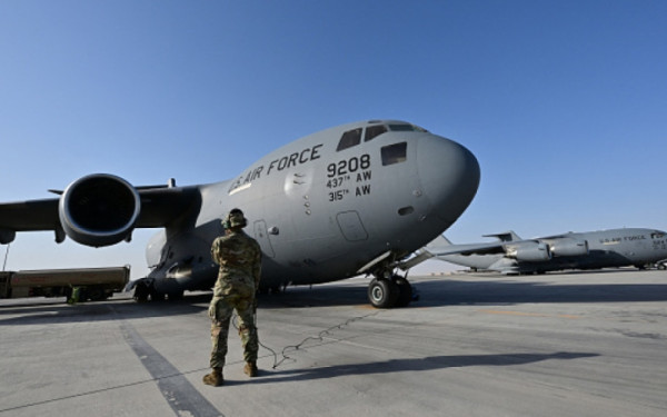 Οι ΗΠΑ απέσυραν στρατιωτικά αεροσκάφη από το Κατάρ υπό τον φόβο ιρανικού πλήγματος