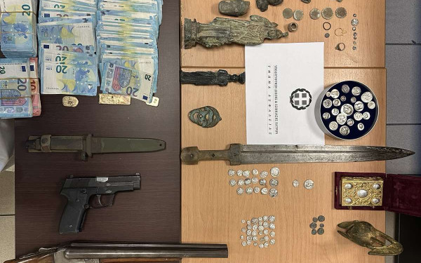 ΕΛΑΣ: Eξαρθρώθηκαν δύο εγκληματικές οργανώσεις αρχαιοκαπηλίας -1.800 αρχαία αντικείμενα κατασχέθηκαν - 39 συλλήψεις