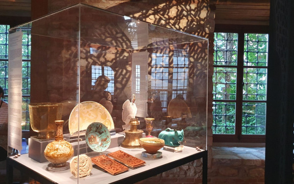 Δράμα: Νέα έκθεση στο Μουσείο Μπενάκη ταξιδεύει το κοινό στην ιστορία της ισλαμικής τέχνης