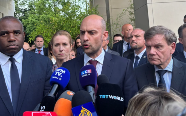 Ξεκάθαρο μήνυμα Ευρωπαίων στον ΥΠΕΞ του Ιράν: «Δεν μπορείτε να έχετε πυρηνικά όπλα»