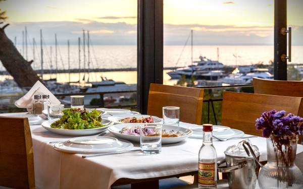 Αφιέρωμα: Καλοκαιρινή έξοδος στην Καλαμαριά, με 16+1 υπέροχες γαστρονομικές επιλογές