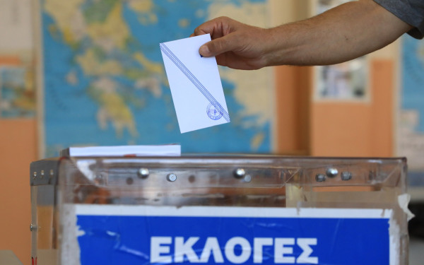 Νέα δημοσκόπηση: Προβάδισμα 12,1 μονάδων για τη ΝΔ - Συρρίκνωση ΣΥΡΙΖΑ, ανεβαίνουν μικρότερα κόμματα