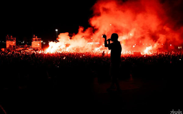 Ο ΛΕΞ γέμισε το ΟΑΚΑ και ετοιμάζεται για δεύτερη εμφάνιση σήμερα (βίντεο)