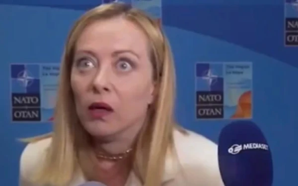 Δείτε το viral βίντεο με τις γκριμάτσες της Τζόρτζια Μελόνι στη Σύνοδο Κορυφής του NATO Δείτε το viral βίντεο με τις γκριμάτσες της Τζόρτζια Μελόνι στη Σύνοδο Κορυφής του NATO