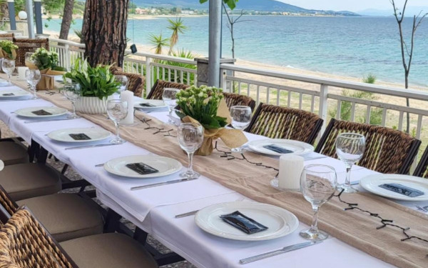 Μηκύβερνα: Ένα ταξίδι γεύσεων με θέα τον Τορωναίο Κόλπο