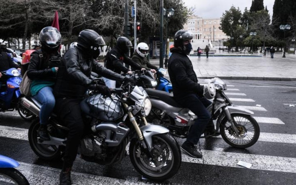 Επιχείρηση «Μηδενική Ανοχή» στη μη χρήση κράνους από την ΕΛ.ΑΣ. - Στους δρόμους από σήμερα η Τροχαία Επιχείρηση «Μηδενική Ανοχή» στη μη χρήση κράνους από την ΕΛ.ΑΣ. - Στους δρόμους από σήμερα η Τροχαία