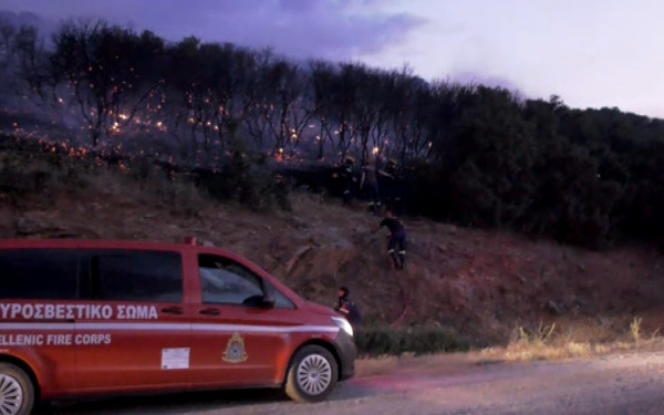 Θεσσαλονίκη - Δασική πυρκαγιά στο Ωραιόκαστρο: Στο σημείο ισχυρές δυνάμεις υπό των φόβο αναζωπυρώσεων