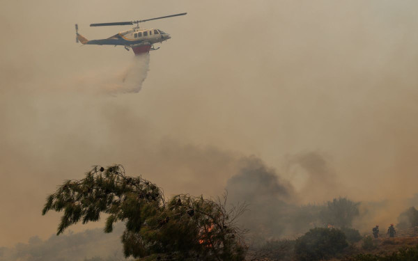 Χίος: Νύχτα αγωνίας με τον «εφιάλτη» της φωτιάς - Συνεχείς εκκενώσεις χωριών, καταστροφές και υποψίες για εμπρησμό (βίντεο)