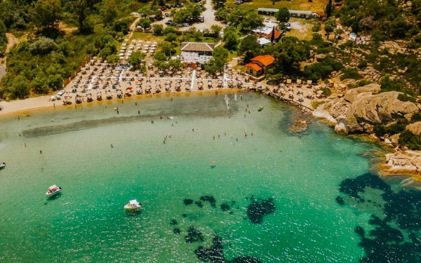 Talgo Beach Bar: Η απόλυτα premium εμπειρία στη Βουρβουρού Χαλκιδικής