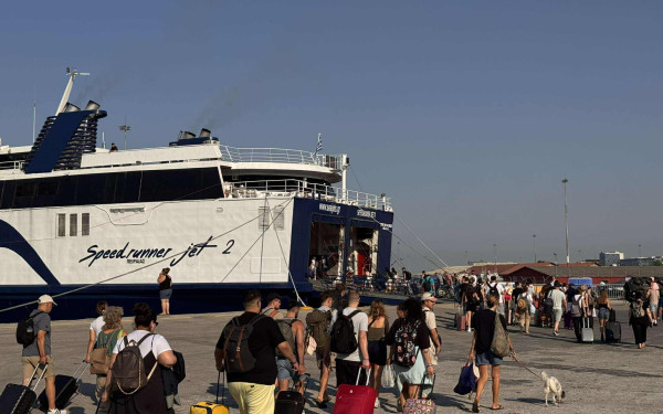 Θεσσαλονίκη: Σάλπαρε το πρώτο πλοίο για Σποράδες - Στην κορυφή των προτιμήσεων η Σκιάθος (βίντεο)