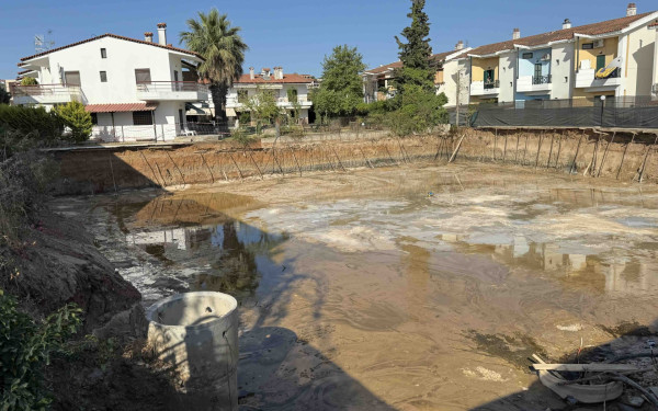 Στη Βουλή το θέμα του emakedonia για το σκάμμα στη Νικήτη - «Στέλεχος της ΝΔ ο εργολάβος που ευθύνεται για την αλλοίωση της παραλίας» καταγγέλλει η Κ. Μάλαμα