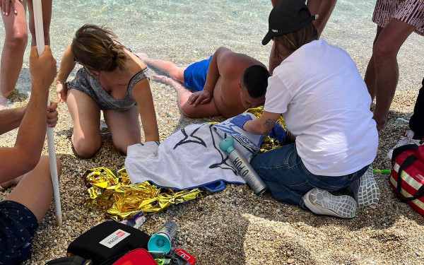 Βρασνά: Σέρβος γιατρός, επιχειρηματίας, εθελοντές και ΕΚΑΒ κράτησαν στη ζωή 4χρονο με ανακοπή μετά από πνιγμό Βρασνά: Σέρβος γιατρός, επιχειρηματίας, εθελοντές και ΕΚΑΒ κράτησαν στη ζωή 4χρονο με ανακοπή μετά από πνιγμό