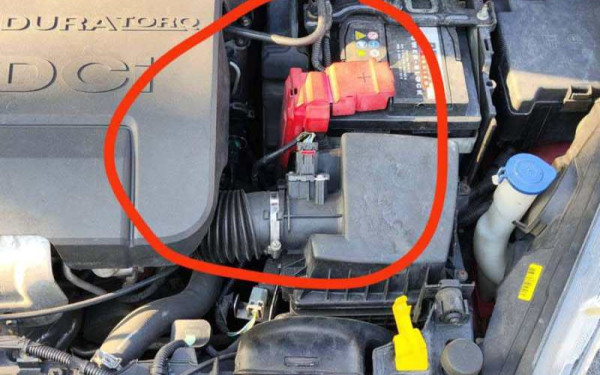 Θεσσαλονίκη: 30χρονος έκρυβε 110 γραμμάρια κάνναβης στη μηχανή του αυτοκινήτου - 55 συλλήψεις για ναρκωτικά στην πόλη