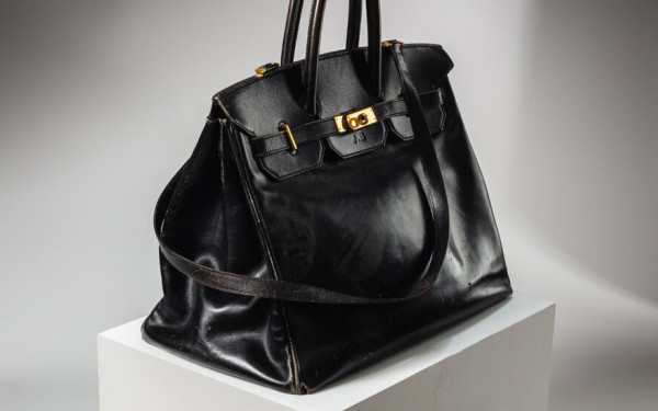 Η πρώτη τσάντα Birkin του οίκου Hermès πουλήθηκε σε δημοπρασία έναντι 8,58 εκατομμυρίων ευρώ