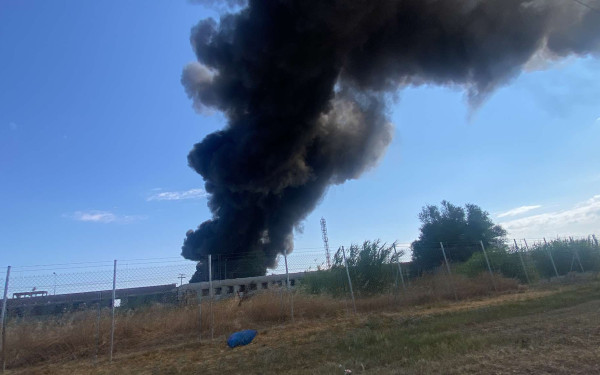 Θεσσαλονίκη: Πυροσβεστικές δυνάμεις στο εργοστάσιο ανακύκλωσης στη Σίνδο - Επιχειρούν για την πλήρη κατάσβεση Θεσσαλονίκη: Πυροσβεστικές δυνάμεις στο εργοστάσιο ανακύκλωσης στη Σίνδο - Επιχειρούν για την πλήρη κατάσβεση