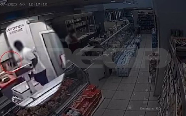 Κυψέλη: Στιγμές τρόμου σε σούπερ μάρκετ - 34χρονος άρπαξε το μαχαίρι από το κρεοπωλείο και το κάρφωσε στον λαιμό του (βίντεο)