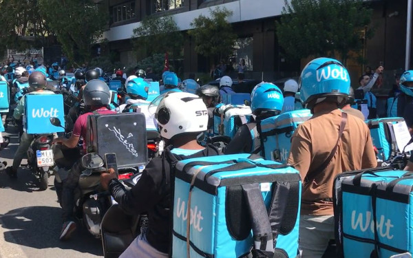 Θεσσαλονίκη: Τετράωρη στάση εργασίας σήμερα από τους διανομείς της Wolt – Καταγγέλλουν αιφνίδιες μειώσεις αμοιβών