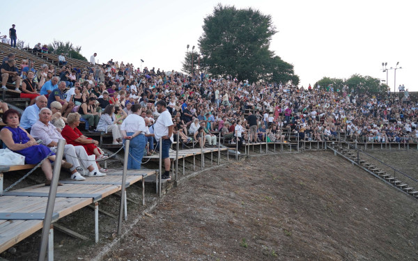 Πιερία: Στιγμιότυπα από την πρεμιέρα του 54ου Φεστιβάλ Ολύμπου