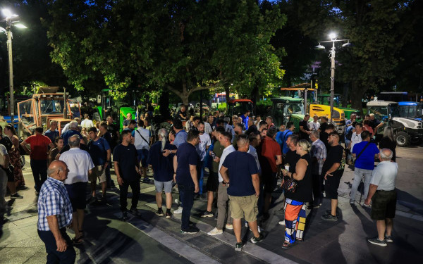 Λάρισα: Γέμισαν τους δρόμους της πόλης οι αγρότες - Θα κοιμηθούν στο κέντρο - Τα αιτήματά τους και ο ΟΠΕΚΕΠΕ (βίντεο)