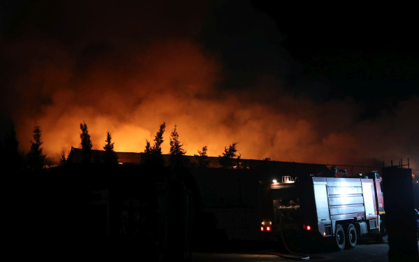 Θεσσαλονίκη: Δύσκολη νύχτα με τη φωτιά σε εργοστάσιο ανακύκλωσης στη Σίνδο - Μήνυμα από το 112 για επικίνδυνους καπνούς - «Κλείστε πόρτες, παράθυρα» (βίντεο) Θεσσαλονίκη: Δύσκολη νύχτα με τη φωτιά σε εργοστάσιο ανακύκλωσης στη Σίνδο - Μήνυμα από το 112 για επικίνδυνους καπνούς - «Κλείστε πόρτες, παράθυρα» (βίντεο)