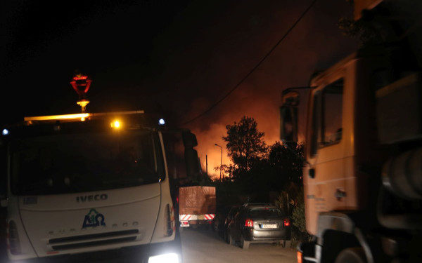 Θεσσαλονίκη- Πυροσβεστική: Eκτενείς υλικές ζημιές στην εταιρεία ανακύκλωσης από την φωτιά στη Σίνδο