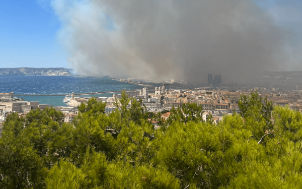 Περιορίστηκε η φωτιά στη Μασσαλία: 7.000 στρέμματα κάηκαν - Ζημιές σε πάνω από 10 σπίτια (βίντεο)