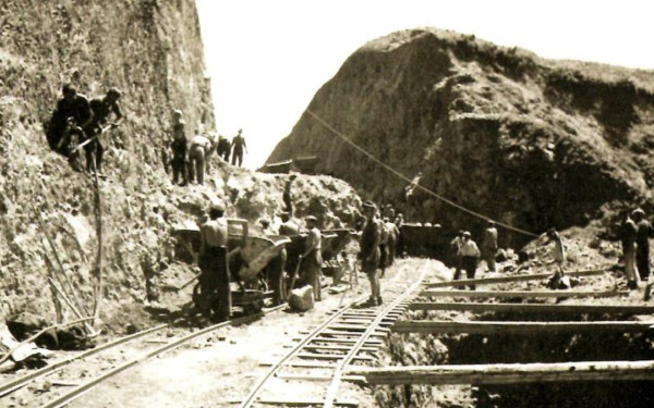 Φθιώτιδα - Σιδηροδρομικός Σταθμός Καρυάς: Χαρακτηρίζεται ιστορικός τόπος εις μνήμην της βαναυσότητας του ναζισμού