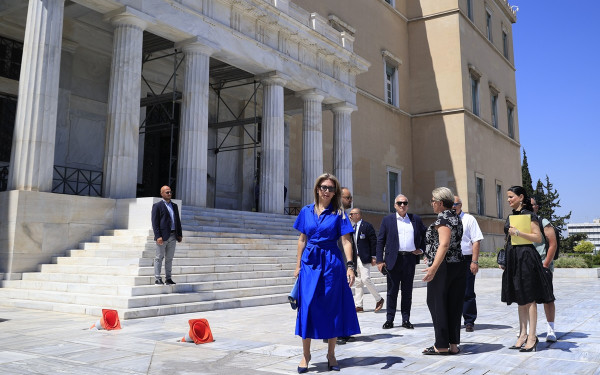 Τέμπη: Στη Βουλή η Μαρία Καρυστιανού με 1,3 εκατομμύριο υπογραφές