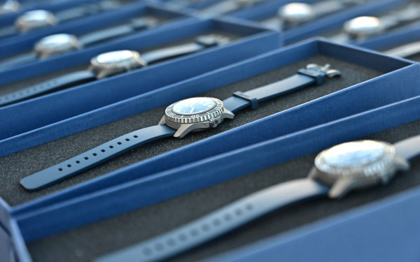 Παρουσία Μητσοτάκη παραδόθηκε η δωρεά καταδυτικών ωρολογίων στο προσωπικό της Διοίκησης Υποβρυχίων Καταστροφών Παρουσία Μητσοτάκη παραδόθηκε η δωρεά καταδυτικών ωρολογίων στο προσωπικό της Διοίκησης Υποβρυχίων Καταστροφών