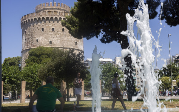 Ο καιρός της εβδομάδας: Ήλιος με μεσημεριανά «μπουρίνια» στα ορεινά και μελτέμια στο Αιγαίο