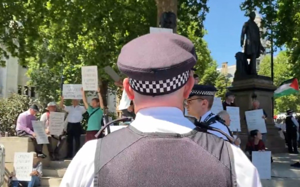 Αγγλία: Συνελήφθησαν 41 άνθρωποι στο Λονδίνο επειδή διαδήλωσαν σε συγκέντρωση της «Δράσης για την Παλαιστίνη» (βίντεο)