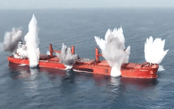 Στη δημοσιότητα βίντεο από την επίθεση των Χούθι στο ελληνόκτητο «Magic Sea»